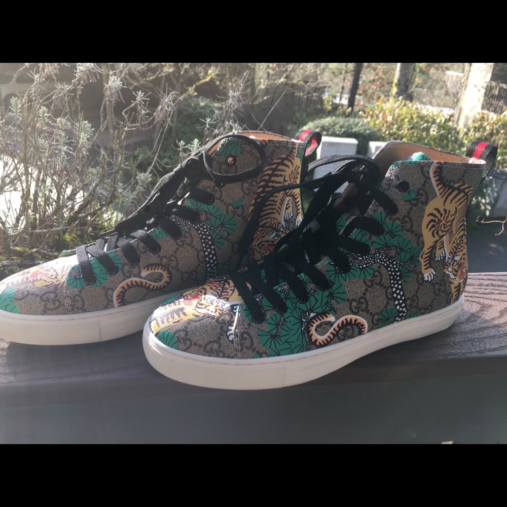 Men Pure Gucci like a new sneakers 9.5
